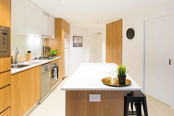 Brand New Heart Of City Executive Apartment - Accommodation Perth 6