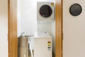Brand New Heart Of City Executive Apartment - Accommodation Perth 2