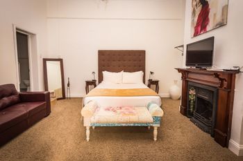 Spooky Hall Motel - Perth Resorts 1