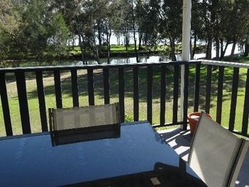 Lakeside Getaway - Accommodation Perth 4
