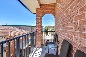 Renovated Apartment With Pool - Accommodation Perth 6
