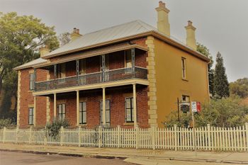 Caledonian Hotel - Perth Resorts 4