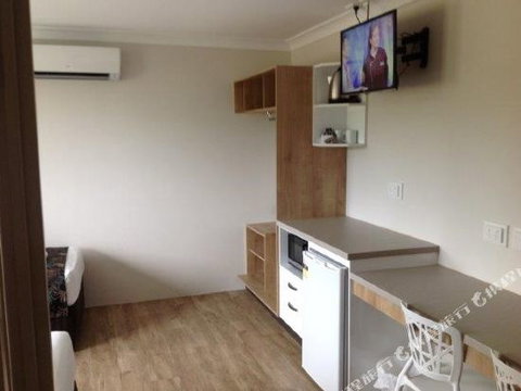 BEST WESTERN CASTLE LODGE MOTEL - Accommodation Perth 0