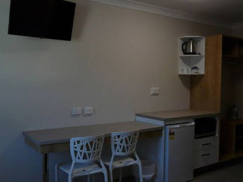 BEST WESTERN CASTLE LODGE MOTEL - Accommodation Perth 1