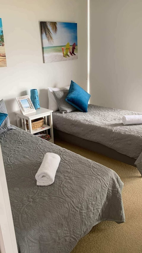 Absolute Beachfront With Views 2BR Apt - Accommodation Perth 5