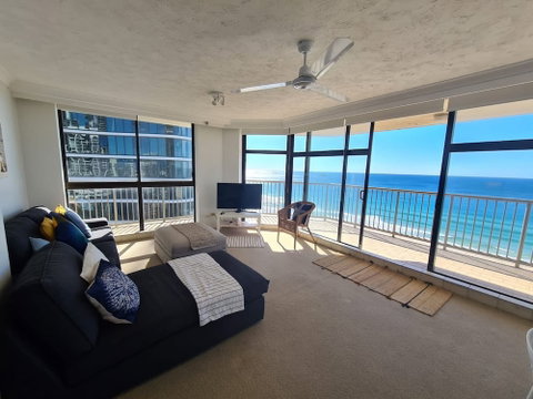 Absolute Beachfront With Views 2BR Apt - Accommodation Perth 4