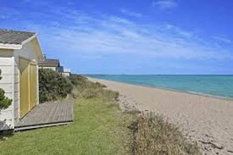Home Near Shops & Beach - Accommodation Perth 2
