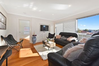 Spacious & Bright 4 Bedroom Home - Accommodation Perth 0