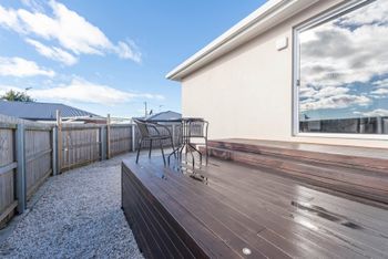 Spacious & Bright 4 Bedroom Home - Accommodation Perth 3