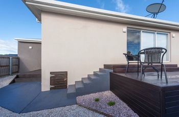 Spacious & Bright 4 Bedroom Home - Accommodation Perth 5