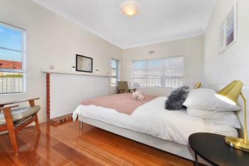 Spacious & Bright 4 Bedroom Home - Accommodation Perth 4