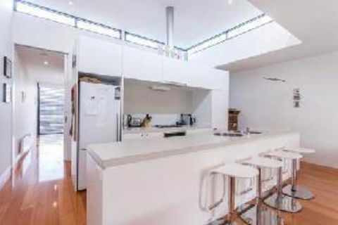 Anglesea Surf Beach Apartments - Perth Resorts 4