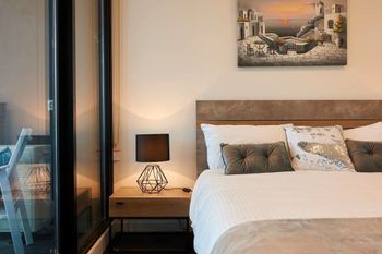 Stunning Harbour & City View Loft - Accommodation Perth 4