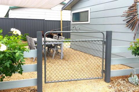 Charlottes Honor River & Golf Cottage - Accommodation Perth 1