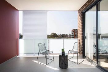 Designer Executive Apartment + Parking Near Train - Perth Resorts 3