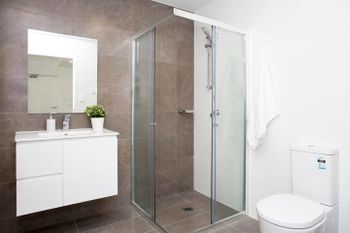 Designer Executive Apartment + Parking Near Train - Perth Resorts 6