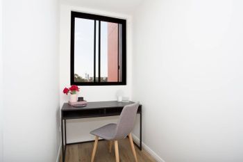 Designer Executive Apartment + Parking Near Train - Perth Resorts 1