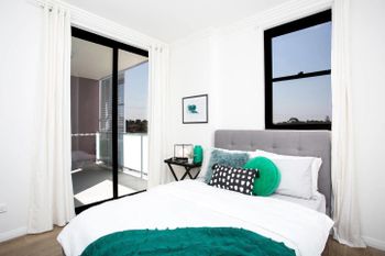 Designer Executive Apartment + Parking Near Train - Perth Resorts 2