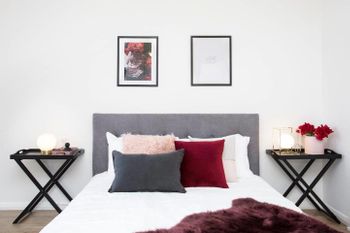 Designer Executive Apartment + Parking Near Train - Perth Resorts 5