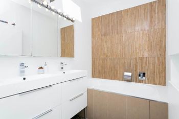 Beachside Apartment With Stunning Views & Parking - Accommodation Perth 3