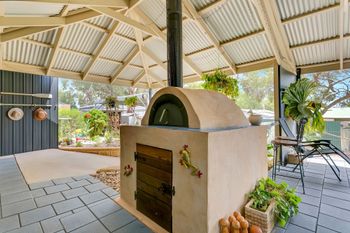 Juggle House - Accommodation Perth 6