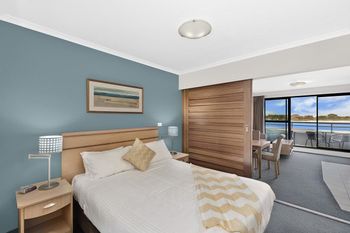 The Oak Room 106 - Accommodation Perth 1