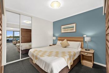 The Oak Room 106 - Accommodation Perth 4