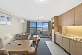 The Oak Room 106 - Accommodation Perth 6