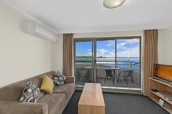The Oak Room 106 - Accommodation Perth 5
