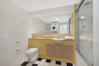 The Oak Room 106 - Accommodation Perth 3