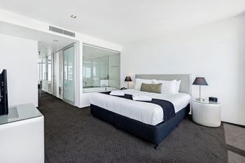 Sensational Q1 Surfers Paradise Resort Living - Accommodation Perth 2