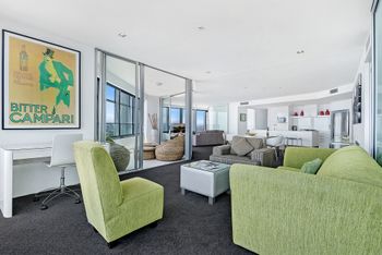 Sensational Q1 Surfers Paradise Resort Living - Accommodation Perth 1