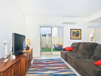 Modern Seaside Sanctuary - Perth Resorts 6