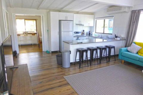 The Relax Shack At Culburra Beach Sleeps 7 - Perth Resorts 7