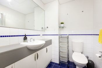 Stylish Inner City Apartment - Accommodation Perth 2