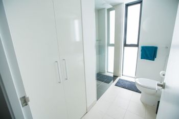 Spacious Apartment Close To Melbourne CBD - Accommodation Perth 5