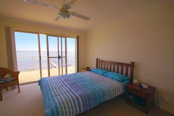 Luxury Waterfront House - Perth Resorts 4