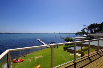 Luxury Waterfront House - Perth Resorts 5