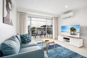 Cotton Tree Modern Apartment - Accommodation Perth 0
