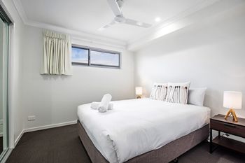 Cotton Tree Modern Apartment - Accommodation Perth 6