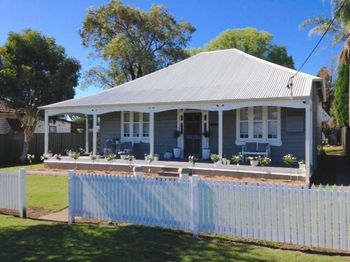 Edgeworth Street Manor - Accommodation Perth 0