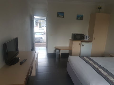 Jopen Cafe & Motel - Perth Resorts 5