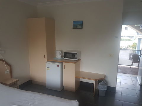 Jopen Cafe & Motel - Perth Resorts 3