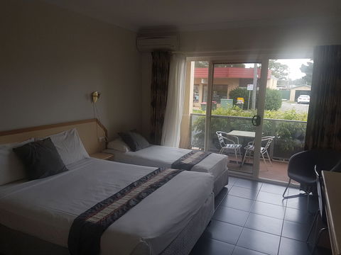 Jopen Cafe & Motel - Perth Resorts 6