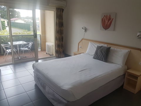 Jopen Cafe & Motel - Perth Resorts 4