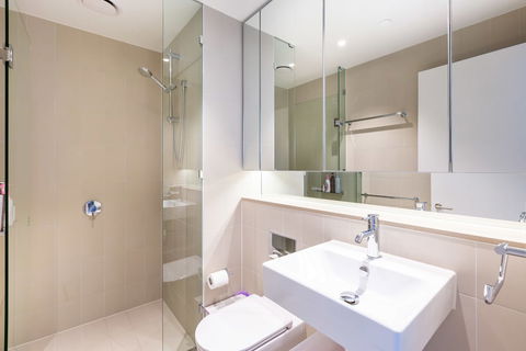 Sabrina, 2BDR Docklands Apartment - Perth Resorts 5