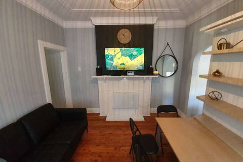 Incredible Location 2 Bedroom Bondi Beach Apartment - Accommodation Perth 5