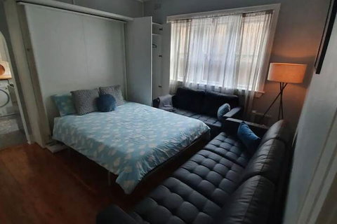 Incredible Location 2 Bedroom Bondi Beach Apartment - Accommodation Perth 6