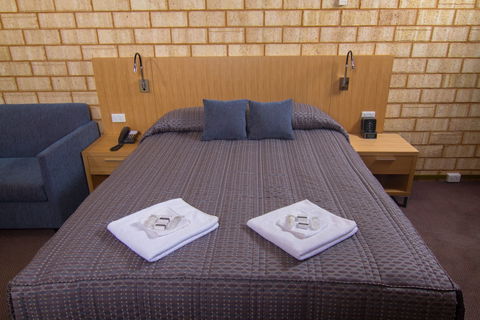 The View On Hannans - Accommodation Perth 5