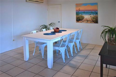 Seacrest Beachfront Holiday Apartments - Accommodation Perth 4